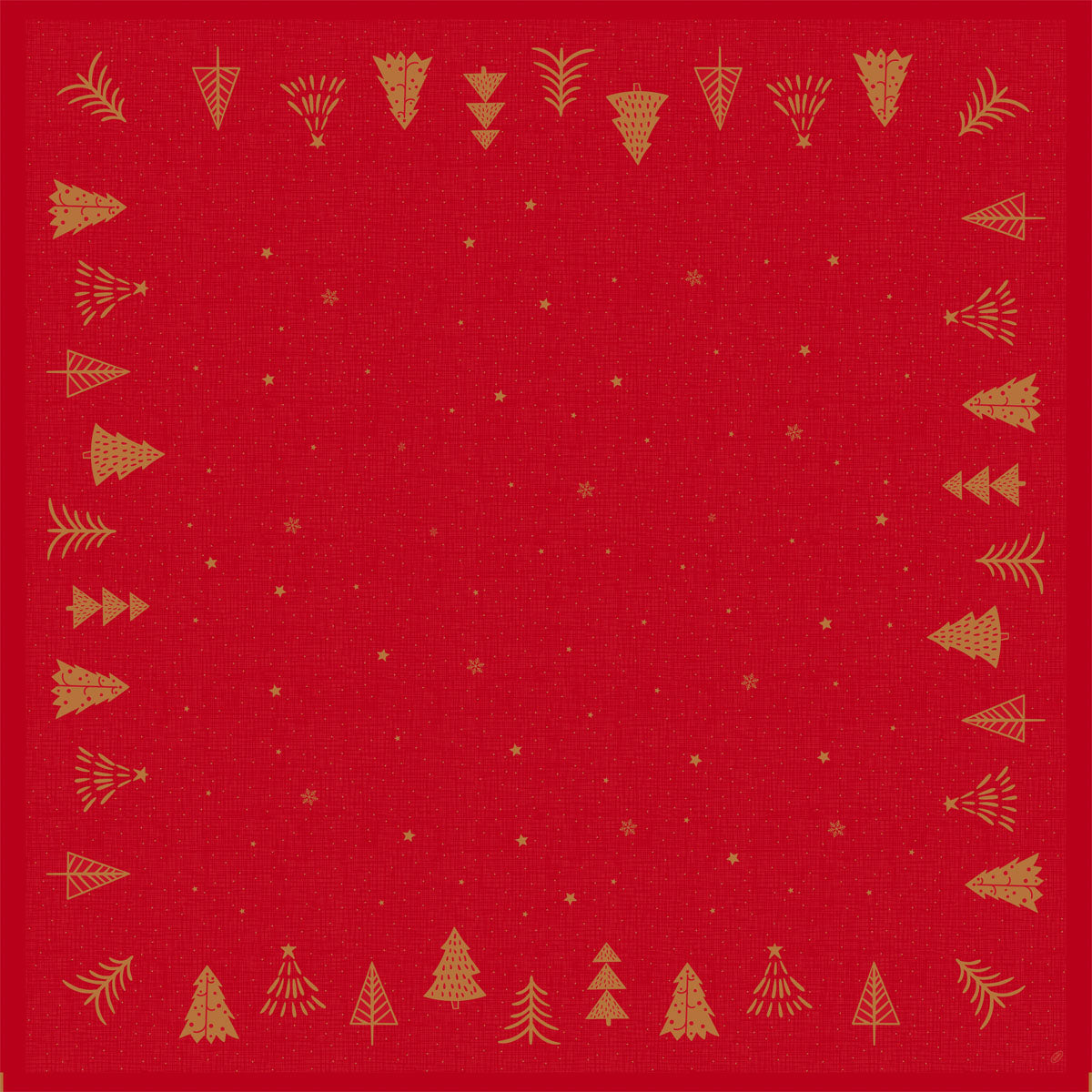 Die Bio-Dunicel-Mitteldecke 84x84cm Shimmer Trees von Duni GmbH hat ein rotes, quadratisches Design mit goldenen Weihnachtsbaumrändern und verstreuten goldenen Sternen - perfekt für eine umweltfreundliche Festtagstischdecke. Packung: 20 Stück.