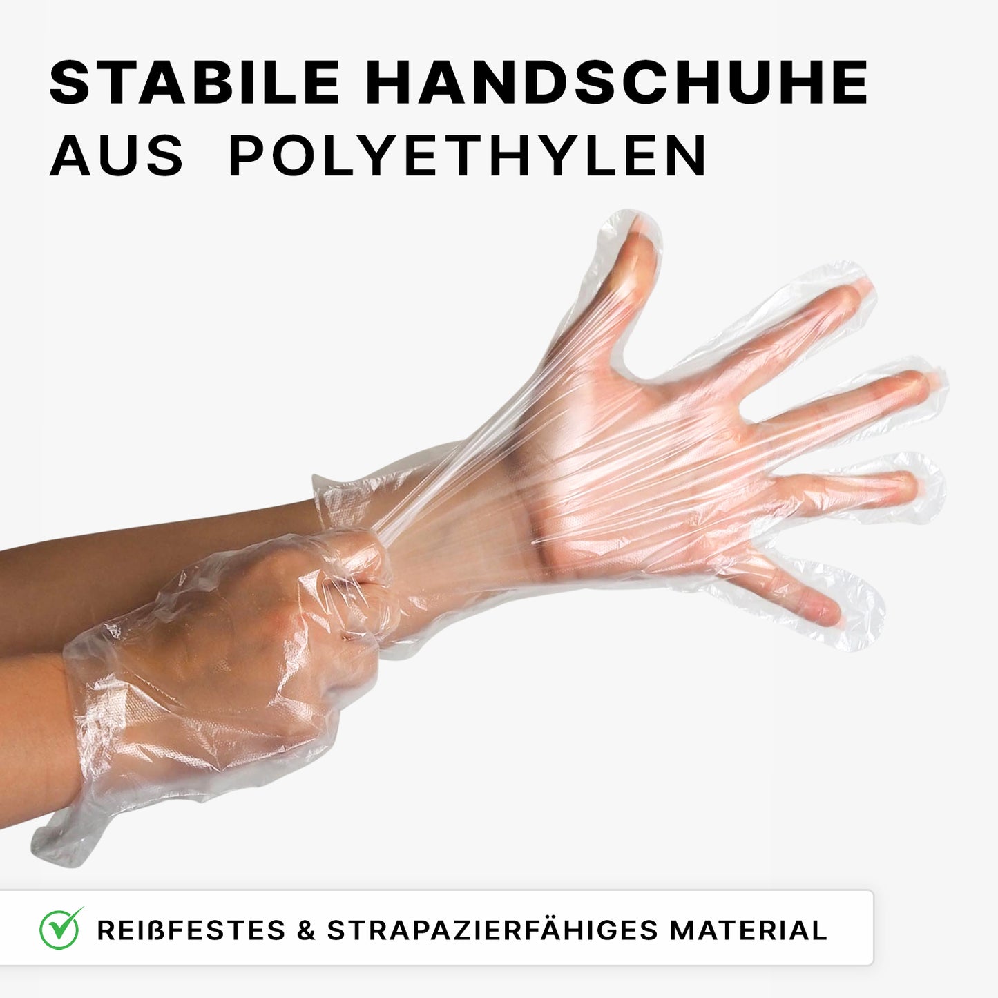 Een hand is te zien bij het aantrekken van een ARNOMED POLYGLOVE BOX - wegwerphandschoenen van PE in de doos van ARNOWA GmbH. De Duitse tekst wijst erop dat deze handschoenen duurzaam, scheurvast en van robuust materiaal zijn gemaakt.