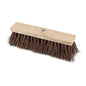 De Nölle Profi Brush straatbezem Piassava 40 cm van Nölle Profi Brush Bürsten- & Pinseltechnik e.K. is voorzien van een rechthoekige houten steel, donkere, stijve borstelharen en een gat in het midden voor het bevestigen van een bezemsteel.