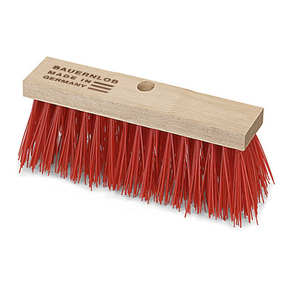 De Nölle Profi Brush Straatbezem Elaston Bauernlob van Nölle Profi Brush Borstel- & Pincettechniek e.K. heeft een houten kop met dichte rode Elaston-borstels, een centraal handvatgat en de opdruk "BAUERNLOB MADE IN GERMANY".