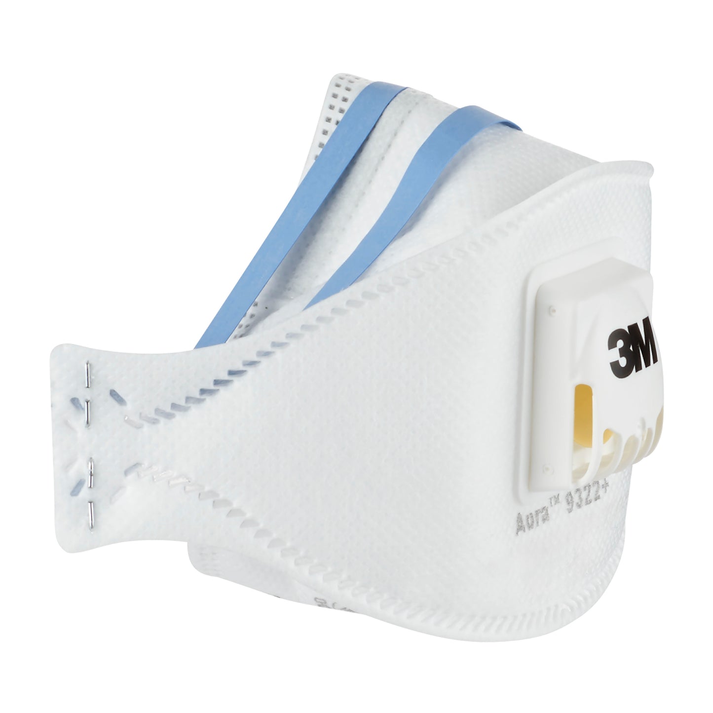 Een 3M™ Aura™ Comfort Cool Flow™ Particuliere Masker 9322+, FFP2, met ventiel van 3M Deutschland GmbH, in wit met blauwe hoofdbanden, ligt op een witte achtergrond. Het masker heeft zichtbare naden en op de zijkant gedrukte productinformatie.
