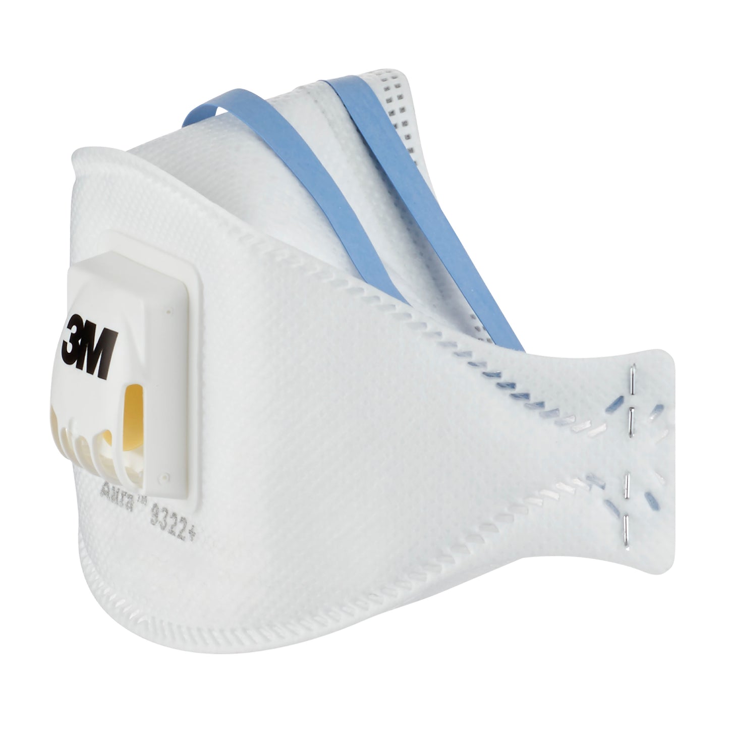 De 3M™ Aura™ Comfort Cool Flow™ Deeltjesmasker 9322+ (FFP2) van 3M Deutschland GmbH heeft een wit ontwerp, een ventiel, blauwe elastische hoofdbanden en zichtbare naden, die voor een effen achtergrond zijn afgebeeld.