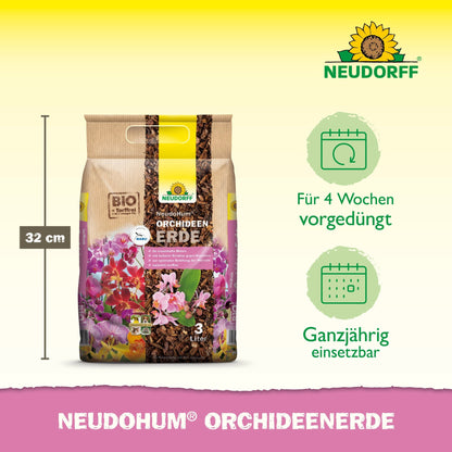 Een 3-liter zak NeudoHum Orchideeëngrond uit de Neudorff Shop staat rechtop naast een 32 cm hoge schaal, waarop 4 weken voorbemesting en jaarrond gebruik zijn vermeld. De achtergrond is in geel- en rozetinten gehouden.