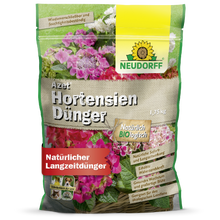 Ein 1,75-kg-Sack Neudorff Shop Azet HortensienDünger, ein natürlicher Dünger für Gartenhortensien, mit einer Verpackung mit rosa und weißen Blüten und deutschem Text.