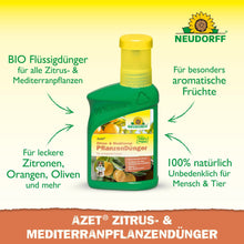 Een groene en gele fles van Neudorff Shop Azet Citrus- & Mediterrane Plantendünger vloeibaar met Duitse tekst adverteert voor zijn biologische formule, ideaal voor mediterrane planten zoals citrus en oleander.