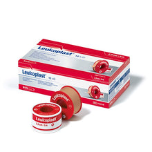 Leukoplast rolpleister 5m x 2,5cm rood in beschermring voor wonden | Pak (12 rollen)