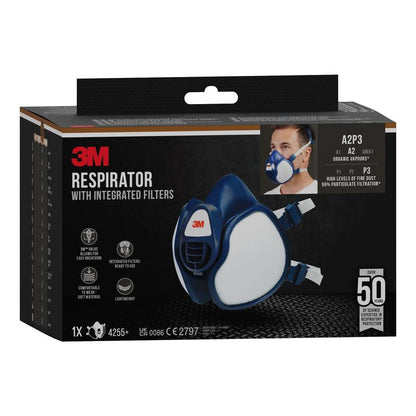 Een doos van het 3M™ ademhalingsmasker met geïntegreerde filters van 3M Deutschland GmbH toont het masker en een gebruiker en benadrukt de 50 gebruiksmogelijkheden, het comfortabele ontwerp en de tot 99% deeltjesfiltratie.