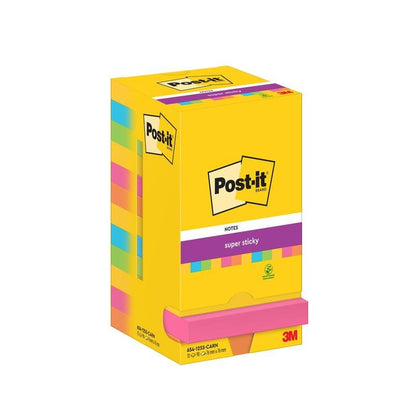 Een gele doos Post-it® Super Sticky Notes (76 mm x 76 mm, 90 vel/blok) van 3M Deutschland GmbH, met verschillende blokken en het Post-it-logo.