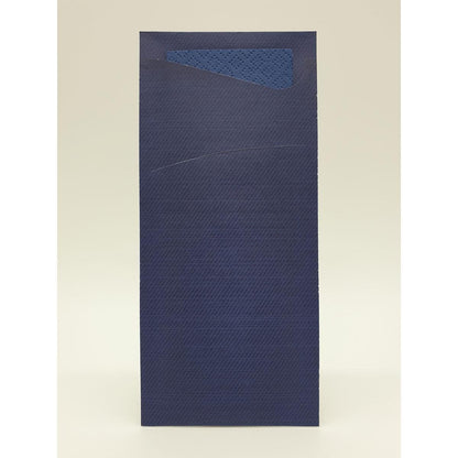Een hoge, rechthoekige, donkerblauwe envelop van Duni GmbH staat rechtop voor een eenvoudige achtergrond. De gedeeltelijk geopende klep biedt zicht op een gestructureerde binnenvoering - ideaal voor het opbergen van Sacchetto Zelltuch 190 x 85 mm.