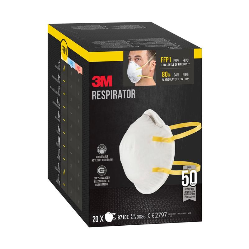 Afgebeeld is een doos van het 3M™ deeltjesmasker 8710E, FFP1, zonder ventiel van 3M Deutschland GmbH. De voorkant toont het masker met gele banden, benadrukt de FFP1-bescherming en geeft aan dat er 50 maskers per doos zijn.