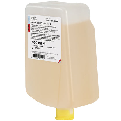 Rechthoekige kunststofdispenser met 500 ml CWS zeepfoam BestFoam Mild, ideaal voor de gevoelige huid, met bodemuitloop en een wit, meertalig etiket. Ideaal voor de dagelijkse handhygiëne. Merk: CWS.