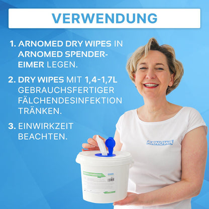 Een vrouw in een wit hemd houdt de ARNOMED dispenseremmer voor non-woven doekrollen van ARNOWA GmbH. De handleiding toont: non-woven doekrollen inleggen, desinfectie toevoegen en de inwerktijd afwachten. Ideaal voor oppervlaktedesinfectie.