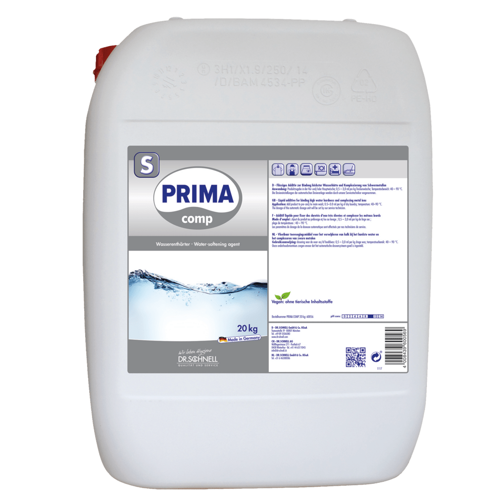 Ein 20 kg schwerer weißer Kunststoffkanister mit Griff und rotem Deckel, beschriftet mit "Dr. Schnell PRIMA COMP Flüssiger Komplexbildner für Wäschehygiene, DRS Dosierung" von DR.SCHNELL GmbH & Co. KGaA. Das Etikett enthält Text, Symbole, Barcode und QR-Code.