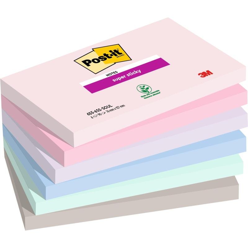 Een stapel van zes pastelgekleurde Post-it® Super Sticky Notes (76x127 mm, elk 90 vel, 100% PEFC) van 3M Deutschland GmbH is diagonaal gerangschikt en toont op het bovenste blok de merknamen en een recyclingsymbool.