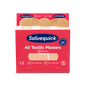 Een geopende rode Orkla Wound Care AB textielgipsdoos (40 stuks/navulling, 6 stuks) toont binnenin beige pleisters en aan de voorkant maten, productinformatie en certificeringssymbolen.