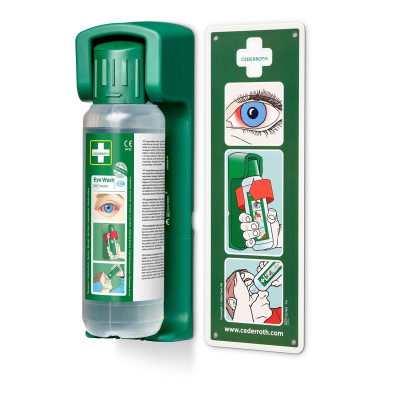 Abgebildet ist eine wandmontierte Orkla Wound Care AB Halterung für 500 ml Augenspülung mit einem nachleuchtendes Hinweisschild und einem übersichtlichen Anleitungsdiagramm zur schrittweisen Anleitung der Augenspülung.
