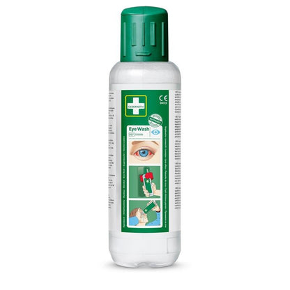 Witte kunststof fles met groene dop en de tekst "Cederroth oogspoeling 2 x 500 ml, 2-pack" van Orkla Wound Care AB. Het etiket bevat een geïllustreerd oog, instructies, productinformatie en een certificering voor een snelle reactie op oogongevallen.