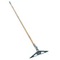 De sponsklem 40 cm van Diversey Deutschland GmbH & Co. OHG met houten steel is perfect voor het aanbrengen van wassen, emulsies en dispersies op harde vloeren. De verpakking bevat 1 stuk.