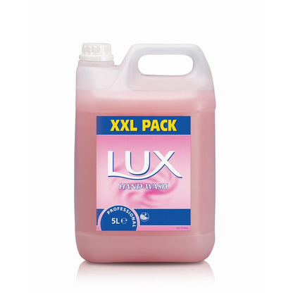 Een 5-liter kunststofcontainer met roze LUX Pro Formula Hand-Wash Zeep van Diversey Deutschland GmbH & Co. OHG, met handvat en schroefdop linksboven, op een witte achtergrond.