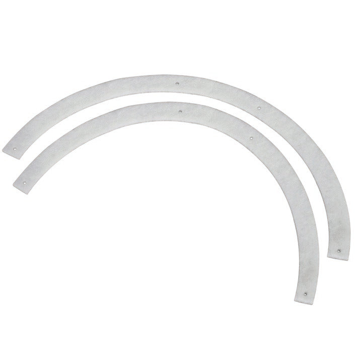 Twee identieke, gebogen metalen strips met voorgeboorde gaten aan beide uiteinden en in het midden, ideaal voor het bevestigen van uw optionele afvoerfilter | Verpakking (1 stuk) van Diversey Deutschland GmbH & Co. OHG, afgebeeld op witte achtergrond.