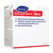 Box von Diversey Deutschland GmbH & Co. OHG Soft Care Des E H5 VAH-gelistetes, gelförmiges Händedesinfektionsmittel mit Gebrauchsanweisung in Deutsch, Polnisch und Estnisch, Gefahrensymbolen und Anwendungshinweisen für eine effektive Reinigung.