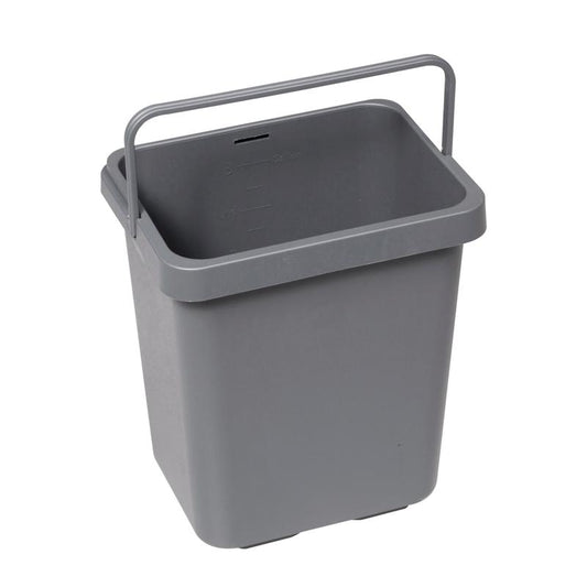 Der graue Kunststoff TASKI Eimer 12 Liter von Diversey Deutschland GmbH & Co. OHG, mit Henkel und Innenmessmarkierung, ist leer auf weißem Hintergrund abgebildet. Kompatibel mit Tuchbox Halter 7517270 oder 7517371. Packung: 1 Stück.