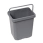 De grijze kunststof TASKI emmer 12 liter van Diversey Deutschland GmbH & Co. OHG, met handvat en interne meetmarkering, is leeg afgebeeld op een witte achtergrond. Compatibel met doekboxhouder 7517270 of 7517371. Verpakking: 1 stuk.