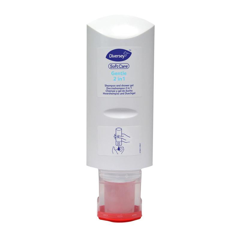Een witte 300 ml fles Soft Care Gentle 2in1 douchegel en haarshampoo van Diversey Deutschland GmbH & Co. OHG, met een rode sluiting, wordt op zijn kop afgebeeld. Het fronte etiket en de vermelding van de zachte formule zijn zichtbaar.