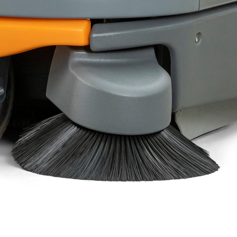 Nahaufnahme des optionalen zweiten Seitenbesens (1 Stück) für Balimat 6500 von Diversey Deutschland GmbH & Co. OHG, mit schwarzen Borsten und grau-orangefarbenem Gehäuse, werkseitig montiert als Teil des Produkts.