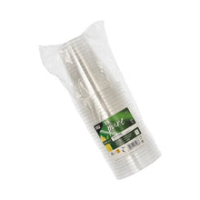 Een verzegelde kunststofverpakking bevat 25 PAPSTAR 'pure' heldere PLA-koude drankbekers met schuimrand, rechtopstaand met een groen-wit etiket met productdetails van de PAPSTAR GmbH op eenvoudige witte achtergrond.