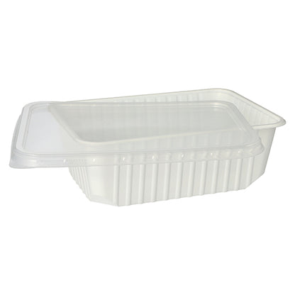 Een transparante Starpak-deksel (PP, 0,7 x 18,6 x 13,3 cm) voor verpakkingsbekers, die licht verhoogd is afgebeeld en de bovenkant van een witte kunststof voedselcontainer met geribbelde zijkanten gedeeltelijk bedekt; de set omvat 50 deksels.