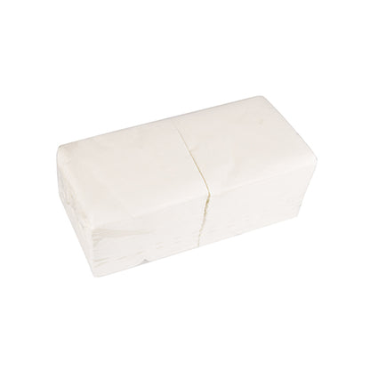Een verpakking PAPSTAR van 250 servetten, 2-laags, 24 x 24 cm, 1/4-vouw van de PAPSTAR GmbH is gevouwen en in doorzichtige folie gewikkeld tegen een eenvoudige witte achtergrond afgebeeld.