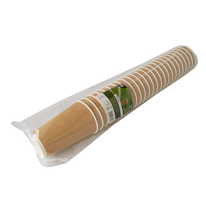 Een verpakking met 25 'To Go'-kartonbekers met Ripple Wall van de PAPSTAR GmbH met gestructureerd oppervlak, verpakt in doorzichtig plastic en met een groen-wit productetiket.