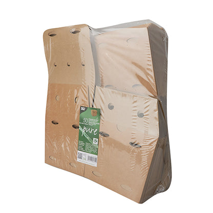 Een verpakking met 50 PAPSTAR frietbakjes van bruin „pure“ karton met het label „100% Fair“, verpakt in transparante folie. Milieuvriendelijk geproduceerd door PAPSTAR GmbH voor een duurzame keuze.