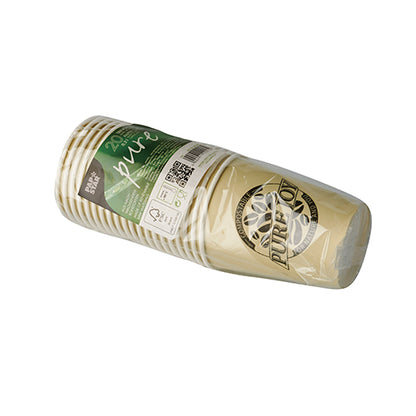 Een verzegelde stapel PAPSTAR 20 drinkbekers, karton 0,2 l Ø 8 cm van de PAPSTAR GmbH met een groen-wit etiket met productinformatie en QR-codes op een witte achtergrond.