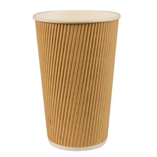 Een PAPSTAR GmbH Ripple Wall kartonnen drinkbeker (Ø 9 cm, 13,7 cm hoog) met een bruine, geribbelde buitenkant en witte rand/binnenkant staat rechtop tegen een witte achtergrond.