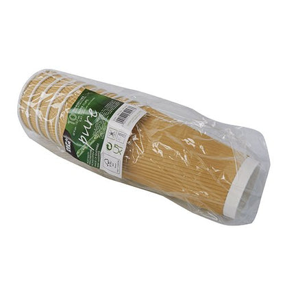 Een stapel PAPSTAR GmbH kartonnen drinkbekers (Ø 9 cm, 13,7 cm hoog, Ripple Wall) in doorzichtige plastic folie met groen-wit productlabel; verpakking bevat 10 stuks.