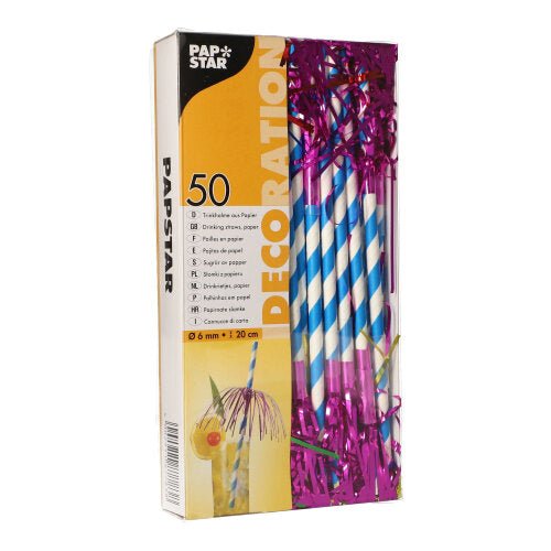 Een doos met 50 PAPSTAR papieren rietjes (Ø 6mm, 20cm) van PAPSTAR GmbH, blauw-wit gestreept met paarse lametta, overtuigt door duurzame kwaliteit en meertalige productinformatie op de verpakking.