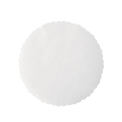Afgebeeld is een platte, cirkelvormige witte papierplaat met gegolfde randen - perfect als PAPSTAR scheidingspapier voor burgerpatty's, Ø 13 cm, wit (500 stuks), van PAPSTAR GmbH.