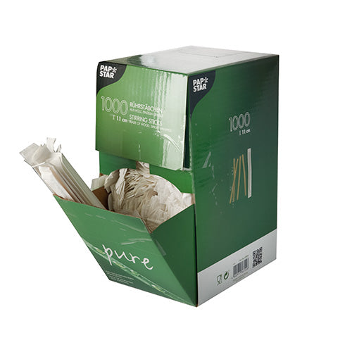 Een groen-witte doos van de PAPSTAR GmbH met de opdruk '1000 roerstaafjes, hout 'pure', afzonderlijk verpakt' toont meerdere houten roerstaafjes die uit de open voorkant steken.
