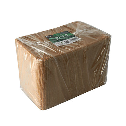 Een rechthoekige stapel PAPSTAR 250 borden, karton "pure" rechthoekig wit van PAPSTAR GmbH, witte kartonnen borden in heldere kunststofverpakking met groen-wit label, gemaakt van milieuvriendelijke verse vezelplaat.