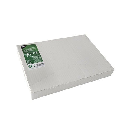 Het PAPSTAR roomafdekpapier "pure" (32x22 cm, wit) komt in een gesloten witte dispenserdoos met groen etiket met de tekst "100% pure", recycling-symbolen en productinformatie. Door de coating met palmwas ideaal voor gebruik in de gastronomie. 1000 vellen per doos.