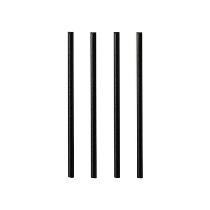 Vier schwarze PAPSTAR Papier-Cocktailstrohhalme (7 mm x 10 cm) der PAPSTAR GmbH stehen aufrecht in einer Reihe vor einem weißen Hintergrund.