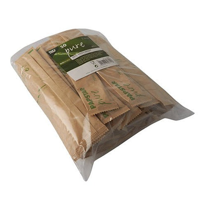 Een doorzichtige verpakking met 50 PAPSTAR houten lepels "pure" (16 cm), afzonderlijk verpakt in papieren zakje/krimpfolie, met groene "pure" en PAPSTAR GmbH branding op de verpakking.