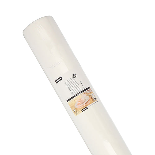 Die stoffähnliche Starpak-Tischdecke (Airlaid 20 m x 1,2 m) besticht durch ihre stoffähnliche Optik und vermittelt ein hochwertiges Gefühl; das Etikett zeigt Produktdetails und ein Bild von Händen, die mit Teig arbeiten.