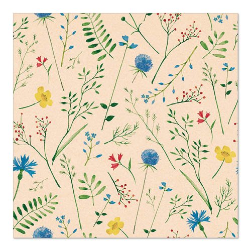 De beige servet PAPSTAR 20 servetten 33x33 cm van PAPSTAR GmbH toont een patroon van kleurrijke wilde bloemen - blauw, geel en rood - en groene bladeren, gelijkmatig verdeeld over het natuurlijke, 3-laagse oppervlak.