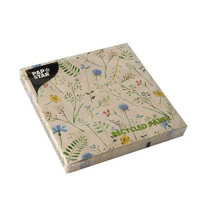 Een vierkant pak PAPSTAR 20 servetten, 33x33 cm, 3-laags, van gerecycled papier met bloemenpatroon en zwart "PAP STAR"-etiket in de linkerbovenhoek, verpakt in doorzichtig plastic. Merk: PAPSTAR GmbH.