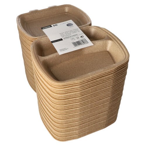 Een stapel beigekleurige Starpak 50 menuboxen met klapdeksel (XPP, 7x20,5x24 cm) met wit etiket met productinformatie en barcodes. De boxen hebben licht verhoogde randen en zijn ideaal voor het transport van maaltijden.