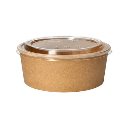 De 50 saladekommen van PAPSTAR GmbH zijn ronde, bruine voedselcontainers van papier met PLA-coating en een transparant deksel, afgebeeld leeg tegen een witte achtergrond.