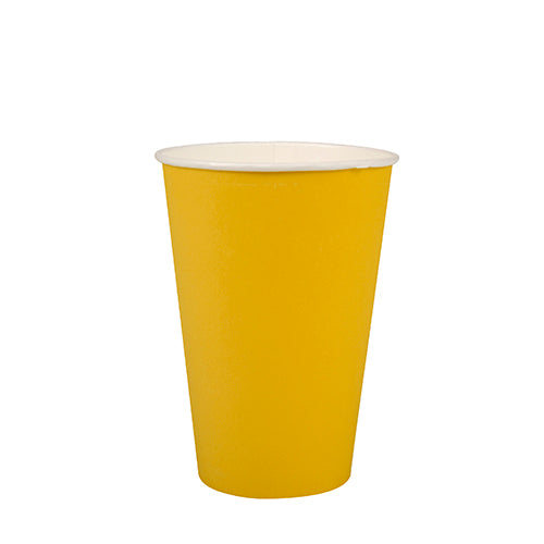 Een PAPSTAR 20 drinkbeker (papieren beker, 0,2 l, Ø 7 cm · 9,7 cm) van PAPSTAR GmbH in geel met witte binnenkant staat rechtop op een witte ondergrond.